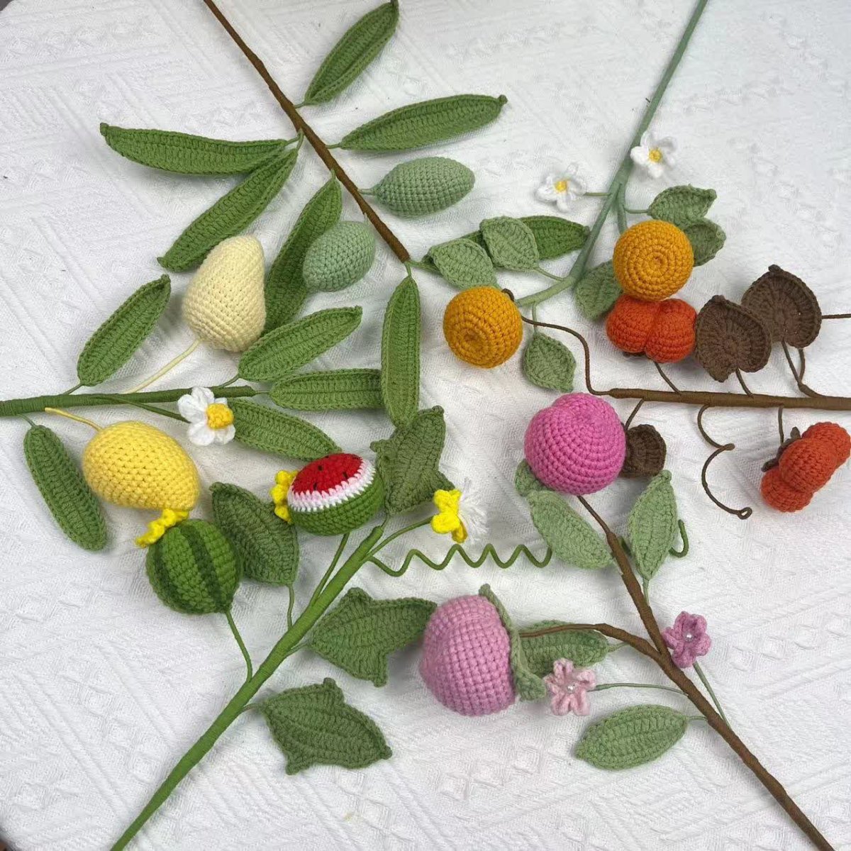 Bouquet de fruits créatif fait main au crochet et tricoté – Image 2